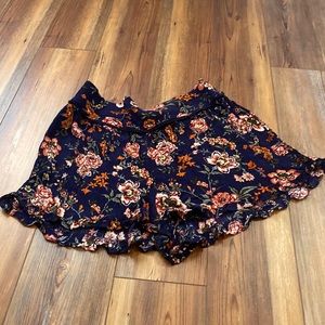Large pull on American Eagle Outfitters flowy shorts. Navy blue w/floral print